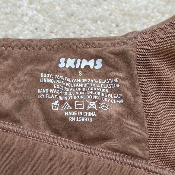 SKIMS: Ochre Bralette - Picture 6 of 7